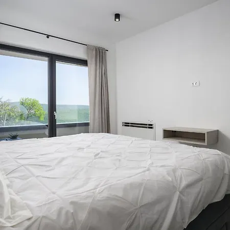 De La Vie With Heated Swimming Pool *