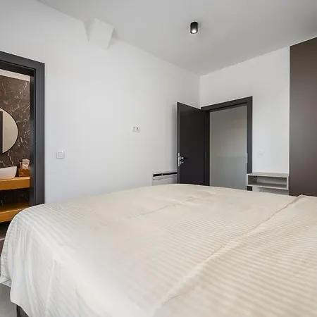 De La Vie With Heated Swimming Pool * Raša