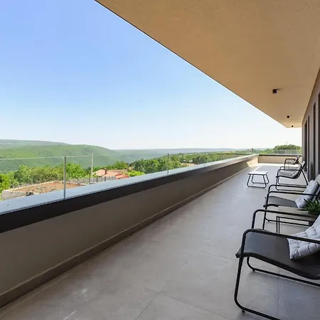 De La Vie With Heated Swimming Pool 빌라 Raša
