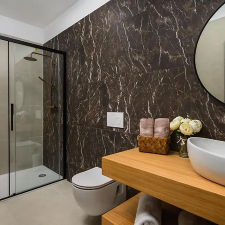De La Vie With Heated Swimming Pool
