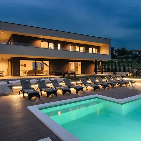 De La Vie With Heated Swimming Pool *