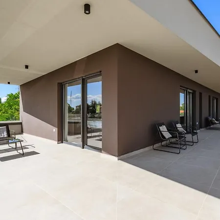 De La Vie With Heated Swimming Pool