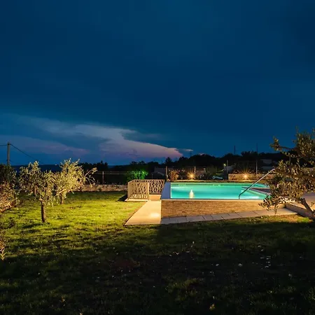 De La Vie With Heated Swimming Pool Raša