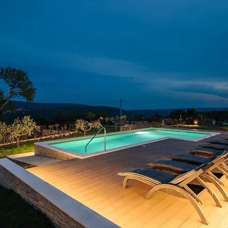 De La Vie With Heated Swimming Pool 빌라 Raša