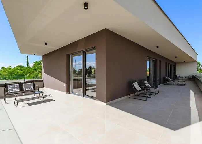 De La Vie With Heated Swimming Pool