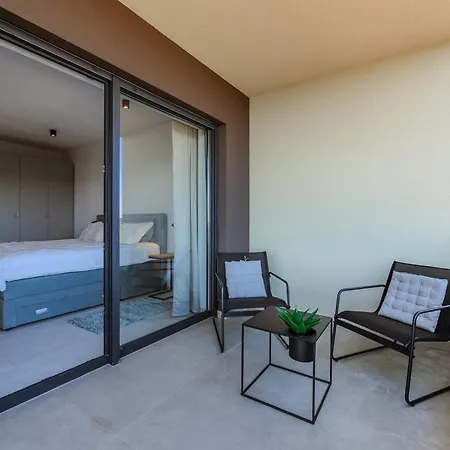 De La Vie With Heated Swimming Pool Villa *